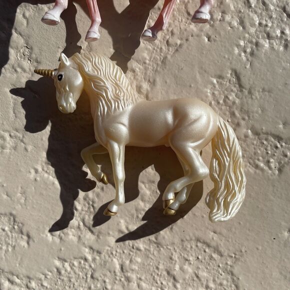 Breyer Stablemates lot of 2 Horse unicorn Pink Gold - Picture 3 of 7